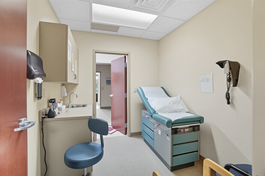 More Photos Of 916-920 W Market St, Lima Medical For Sale