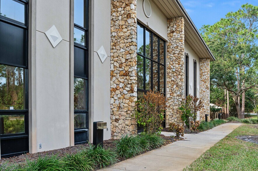 More Photos Of 3 Sunshine Blvd, Ormond Beach Manufacturing For Lease