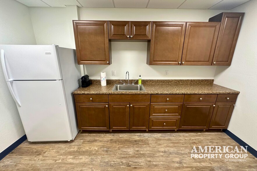 More Photos Of 2011 Whitfield Park Loop, Sarasota Showroom For Sale