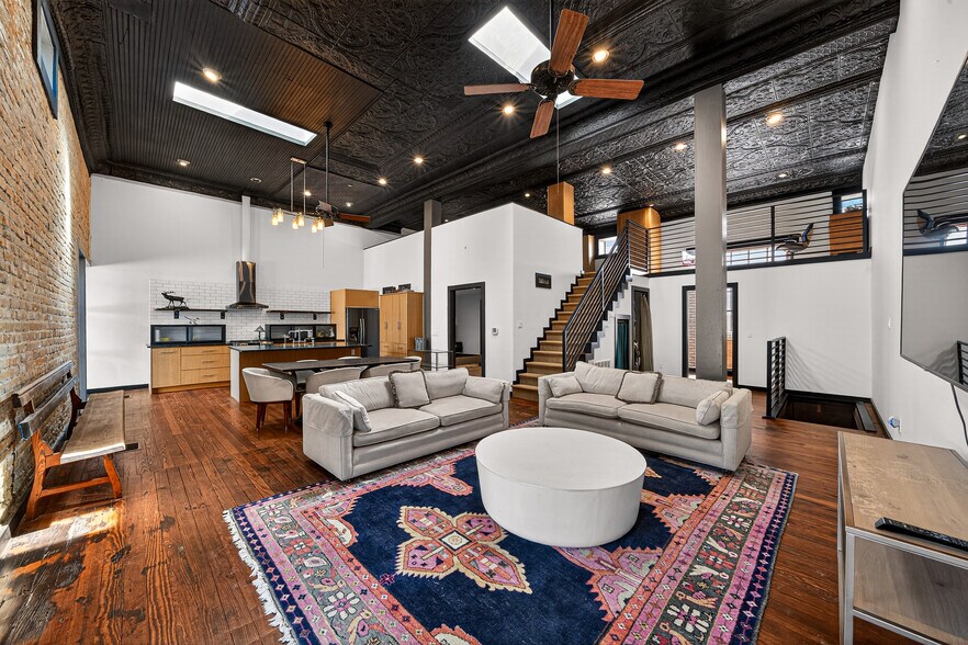 More Photos Of 612 High St, Comfort Storefront Retail Residential For Lease