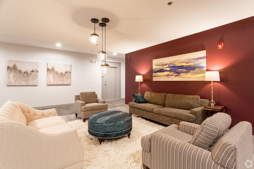 More Photos Of 355 N La Fox St, South Elgin Apartments For Sale