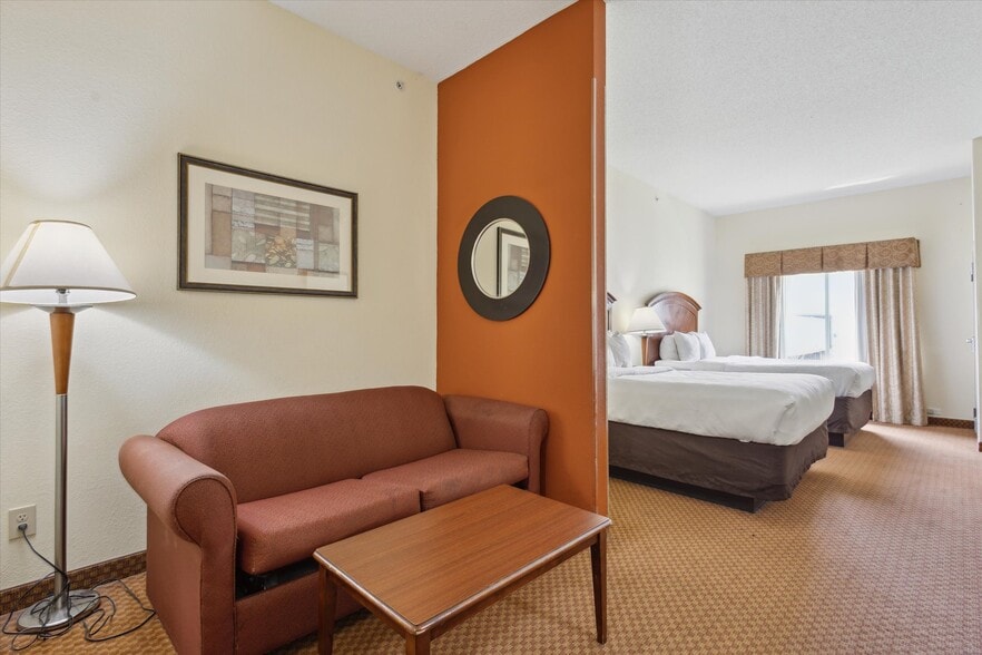 More Photos Of 2750 Fortune Cir W, Indianapolis Hotel For Sale