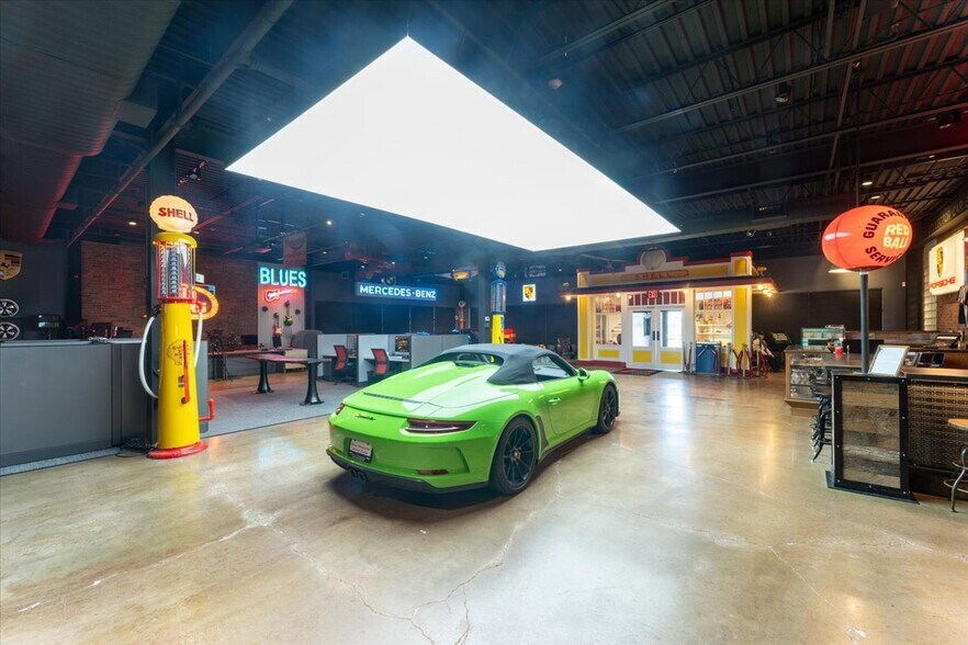 More Photos Of 85 Pine Hollow Rd, Oyster Bay Showroom For Lease