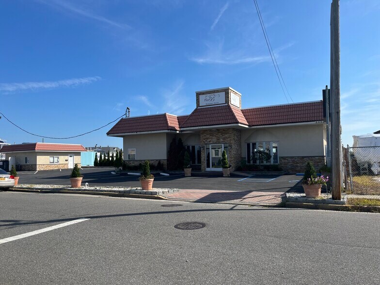 More Photos Of 95 Hudson Ave, Freeport Restaurant For Sale