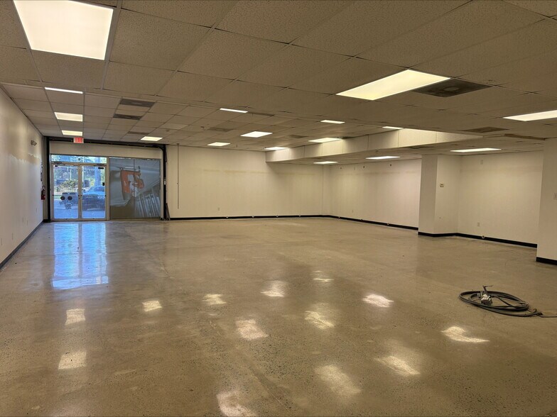 More Photos Of 1080 N Cobb Pky, Marietta Freestanding For Lease