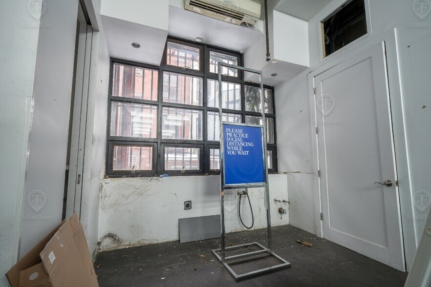 More Photos Of 143 W 72nd St, New York Storefront Retail Office For Lease