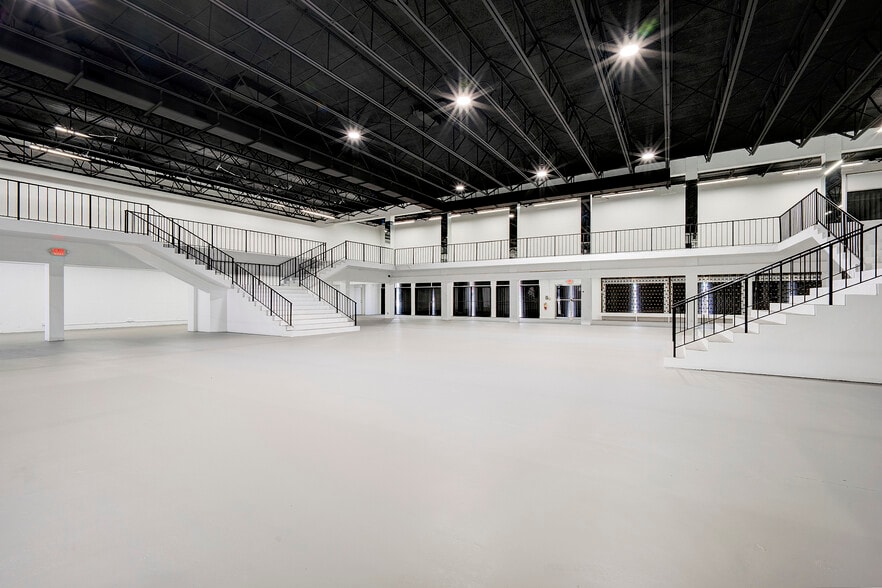 Primary Photo Of 32 S Dixie Hwy, Lake Worth Freestanding For Lease