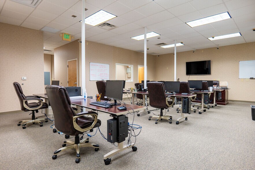 More Photos Of 7803 E Colonial Dr, Orlando Unknown For Lease