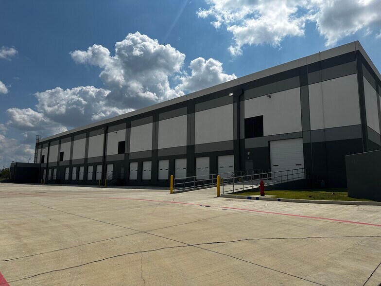 More Photos Of 4310 N Belt Line Rd, Irving Warehouse For Lease