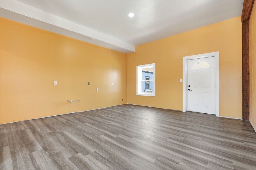 More Photos Of 10907 E 87th St, Raytown Multifamily For Sale