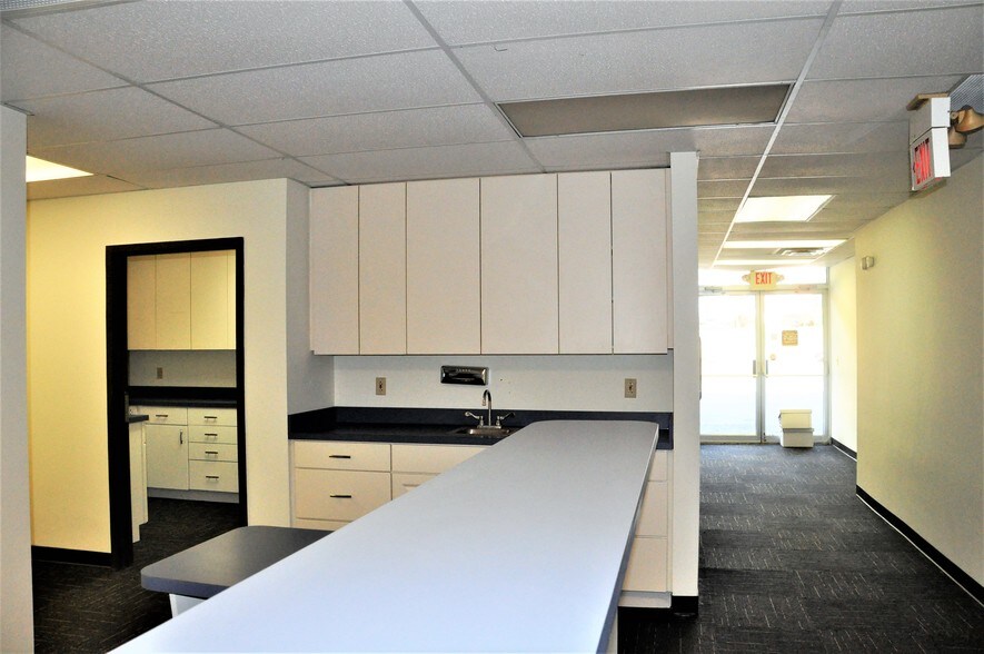 More Photos Of 1-19 E Pleasant St, Springfield Medical For Sale