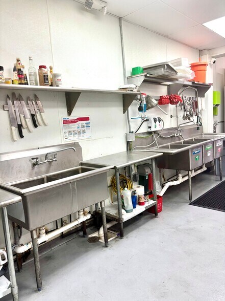 More Photos Of 7180-7194 SW 47th St, Miami Service For Sale