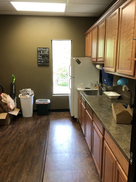 More Photos Of 15962 SW Boones Ferry Rd, Lake Oswego Medical For Lease