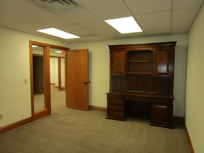 More Photos Of 1807 E Mary St, Garden City Office For Lease