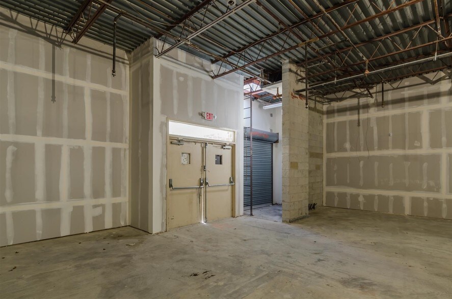 More Photos Of 4650 N Dixie Hwy, Oakland Park Medical For Lease