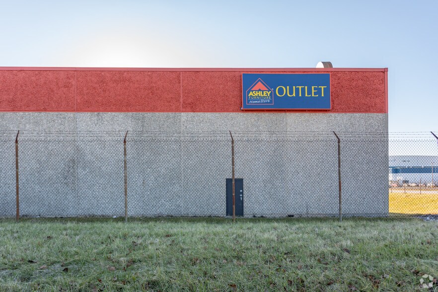 More Photos Of 670 Chesapeake Park Plz, Middle River Warehouse For Lease