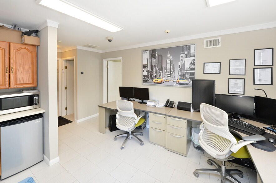 More Photos Of 24 Farview Ter, Paramus Office For Sale
