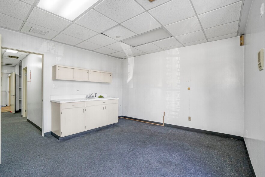 More Photos Of 214 S Locust St, Inglewood Medical For Lease