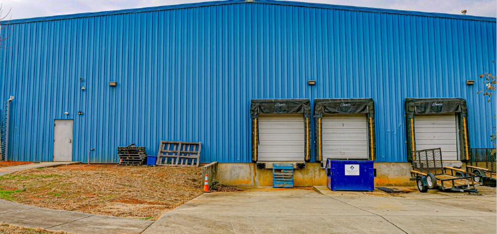 More Photos Of 3421 Axar Rd, Charlotte Warehouse For Sale