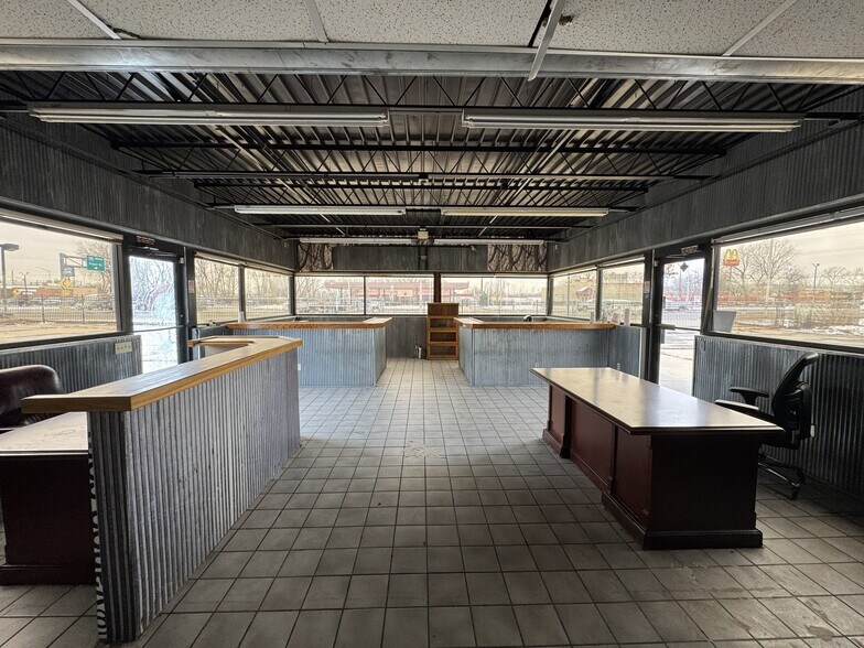 More Photos Of 6850 E Front St, Kansas City Freestanding For Sale