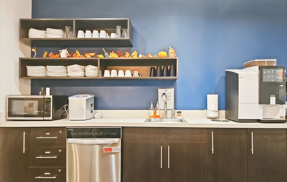 More Photos Of 9465 Counselors Row, Indianapolis Coworking Space