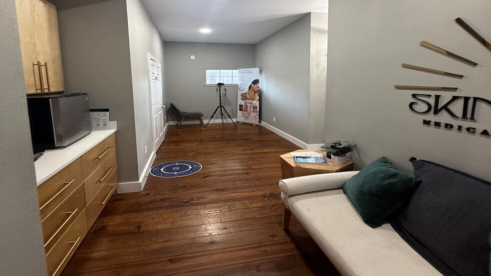 More Photos Of 7 N Main St, Salado Loft Creative Space For Lease