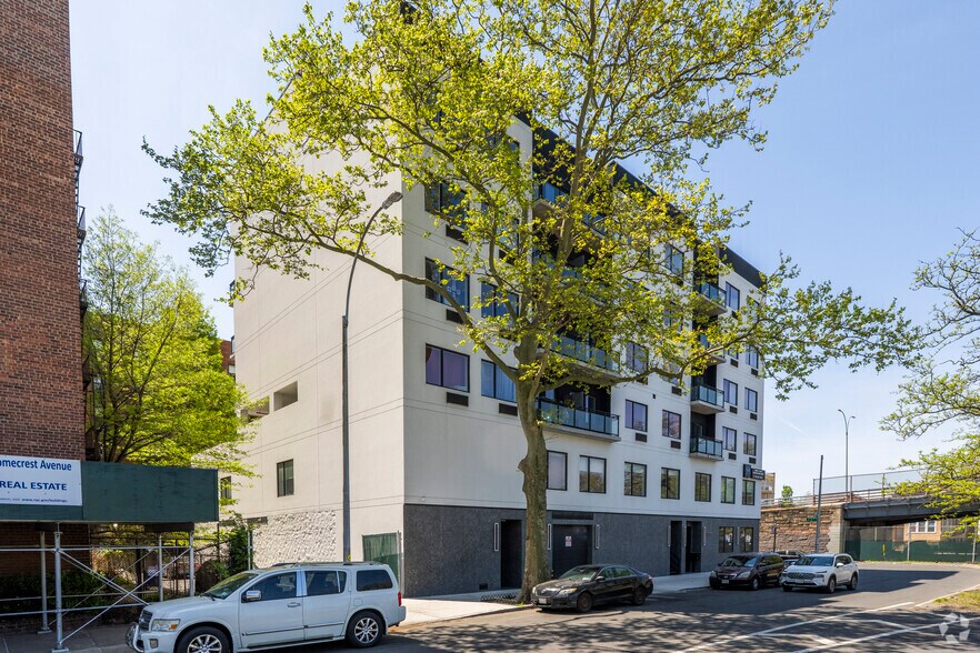 More Photos Of 2733 E 12th St, Brooklyn Apartments For Lease