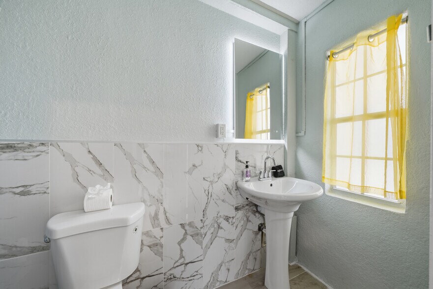 More Photos Of 602 Poinsettia Ave, Clearwater Beach Hotel For Sale