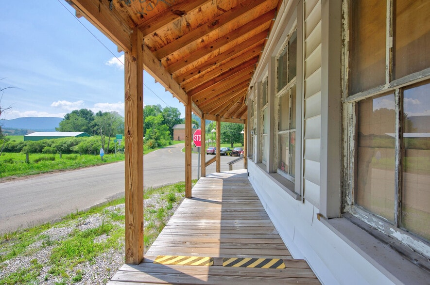 More Photos Of 11 Mount Zion Rd, Elk Creek Freestanding For Sale
