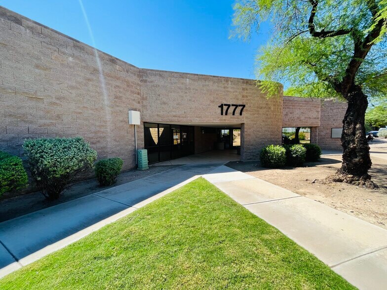 Primary Photo Of 1779 W Saint Marys Rd, Tucson Medical For Sale