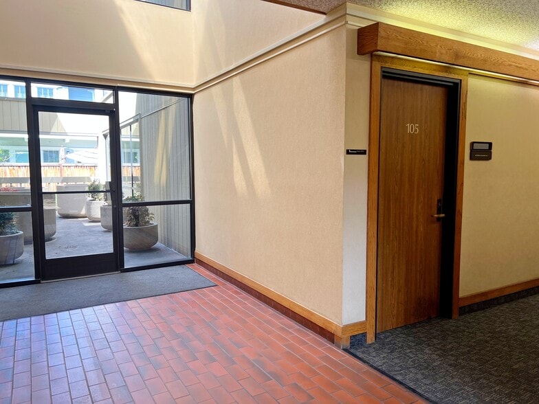 More Photos Of 12280 Saratoga-Sunnyvale Rd, Saratoga Office For Sale