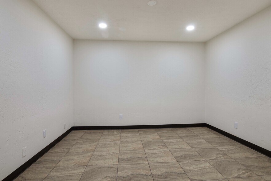 More Photos Of 825 Fairmont Pkwy, Pasadena Office For Sale