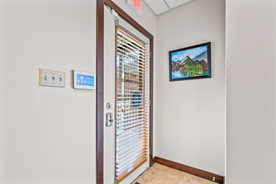 More Photos Of 73 E Wilson Bridge Rd, Worthington Office For Sale