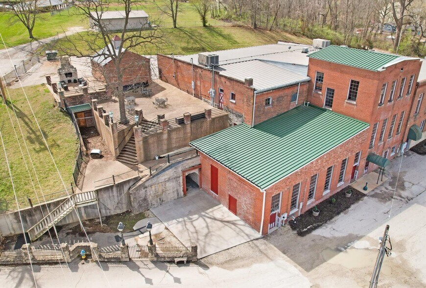 More Photos Of 108 Busch Ave, Washington Freestanding For Sale