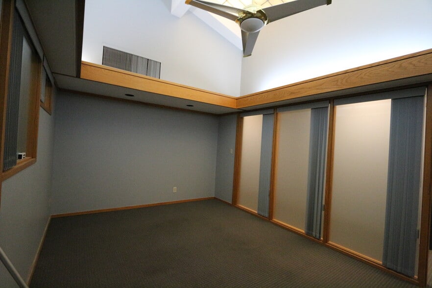 More Photos Of 473 N Kirkwood Rd, Kirkwood Office For Lease
