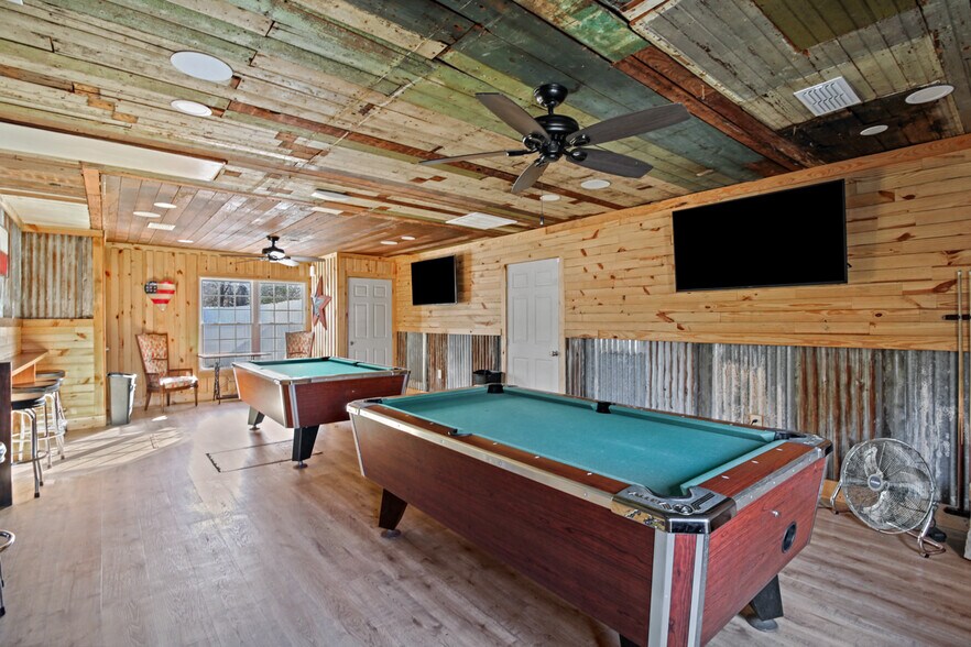 More Photos Of 1450 FM 279, Ben Wheeler Restaurant For Sale