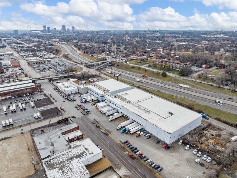 More Photos Of 3737 N Broadway, Saint Louis Refrigeration Cold Storage For Lease