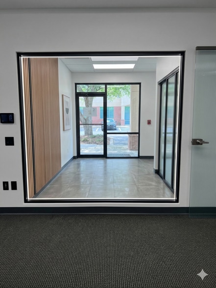 More Photos Of 13075-13079 N Telecom Pky, Tampa Office For Sale