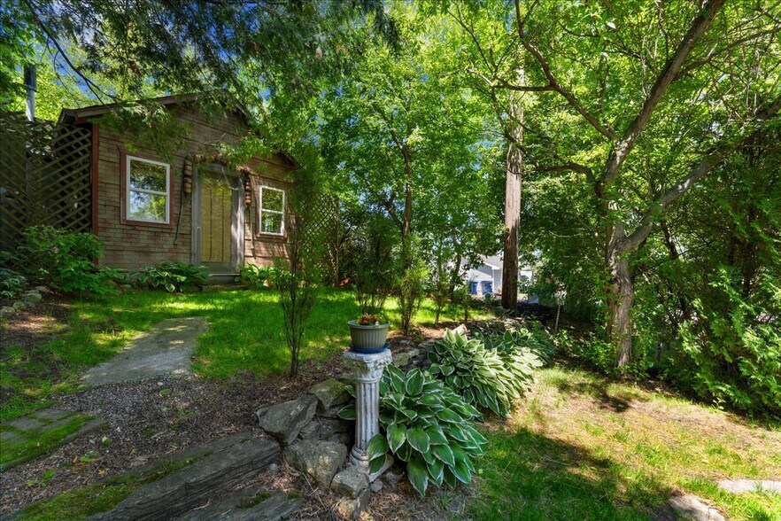 More Photos Of 517 Milwaukee St, Kewaunee General Retail For Sale