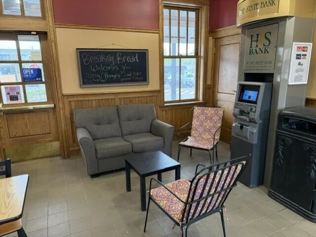 More Photos Of 70-75 E Woodstock St, Crystal Lake General Retail For Sale