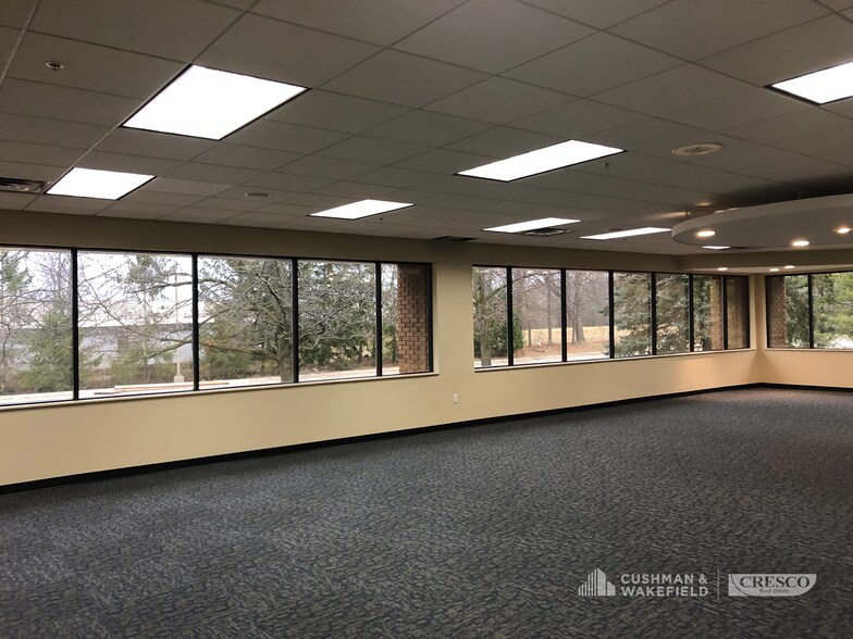 More Photos Of 1333 E Highland Rd, Macedonia Warehouse For Lease