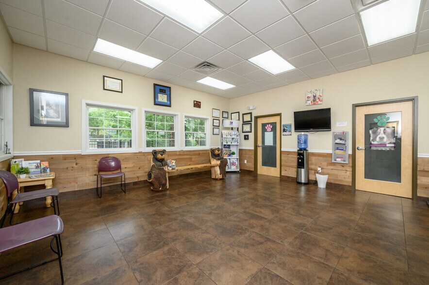 More Photos Of 612 Mount Pleasant Ave, West Orange Veterinarian Kennel For Sale