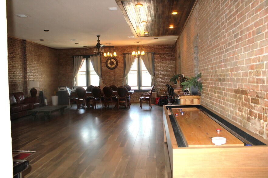 More Photos Of 944 Main St, Evanston Storefront Retail Office For Sale