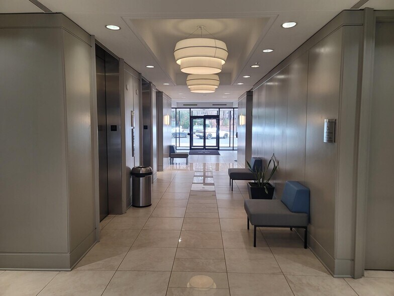 More Photos Of 56 Perimeter Ctr E, Atlanta Office For Lease