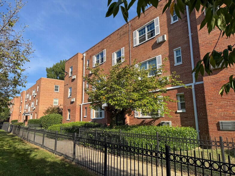 More Photos Of 3301 Chillum Rd, Mount Rainier Apartments For Sale