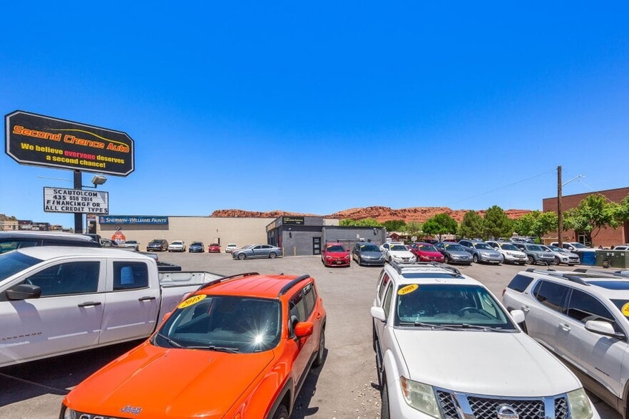 More Photos Of 222 N Bluff St, St George General Retail For Sale