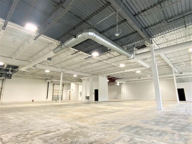 More Photos Of 9201 E Bloomington Fwy, Bloomington Distribution For Lease