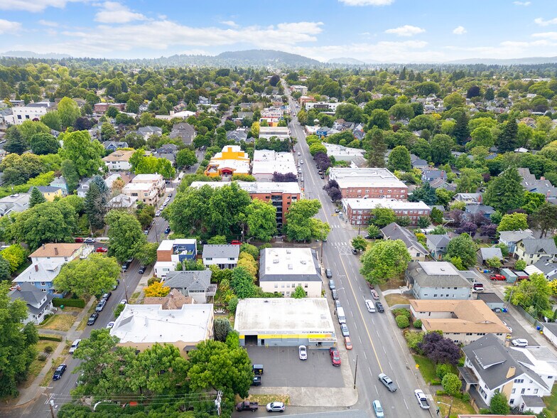 More Photos Of 1515 SE Hawthorne Blvd, Portland Auto Repair For Sale