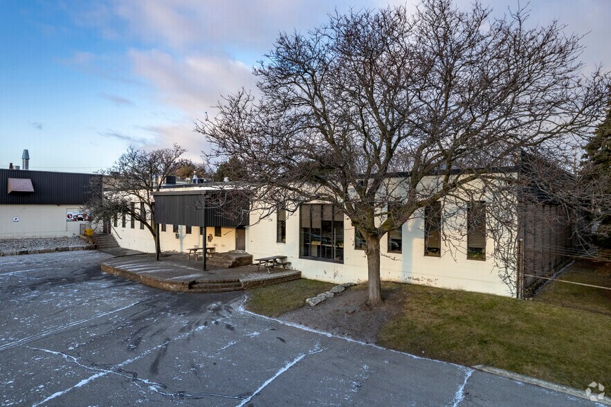 More Photos Of 2442 S Sheridan Way, Mississauga Manufacturing For Sale