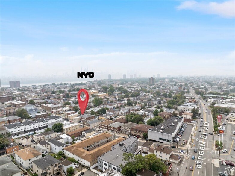 More Photos Of 456 Walker St, Fairview Flex For Lease